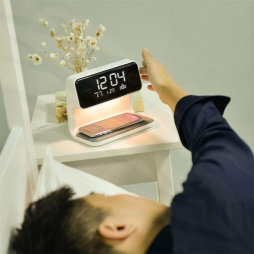 Creative 3 In 1 Bedside Lamp Wireless Charging LCD Screen Alarm Clock  Wireless Phone Charger - Imagen 2