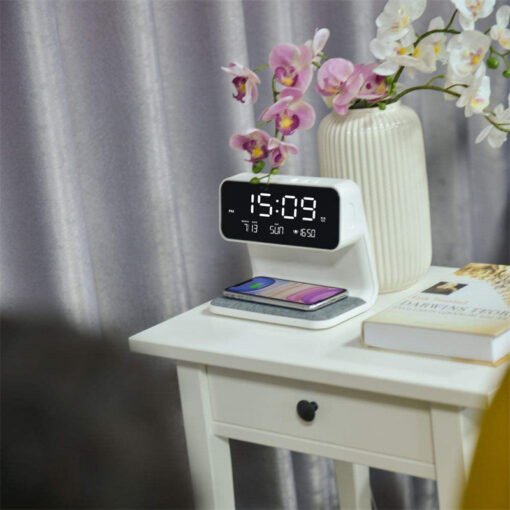 Creative 3 In 1 Bedside Lamp Wireless Charging LCD Screen Alarm Clock  Wireless Phone Charger - Imagen 6