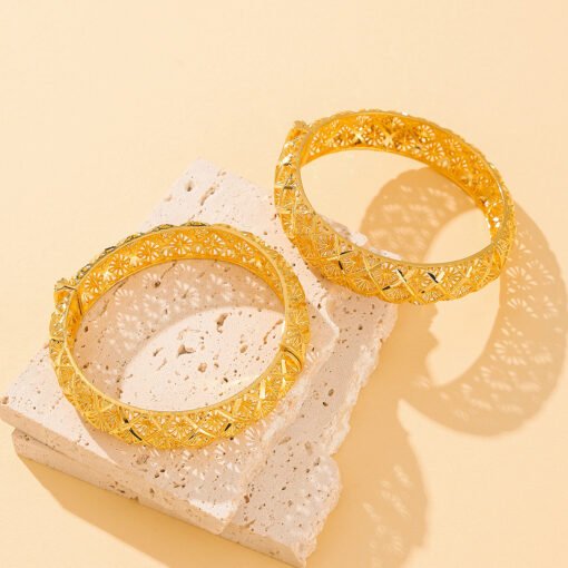 1pcs Vintage Luxury 18k Copper Gold-plated Four Leaf Hollow Sculpture Women's Bracelet, Middle Eastern Bride Wedding Jewelry - Image 2