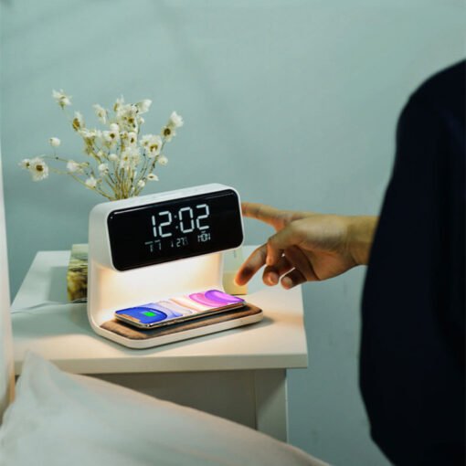 Creative 3 In 1 Bedside Lamp Wireless Charging LCD Screen Alarm Clock  Wireless Phone Charger - Imagen 5
